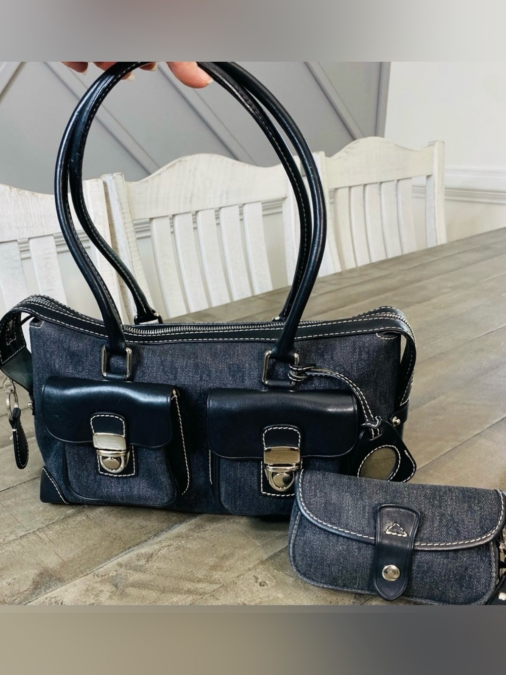 🖤🩶 Dooney & Bourke Anniversary
Signature Double Pocket Satchel
& Wristlet Set